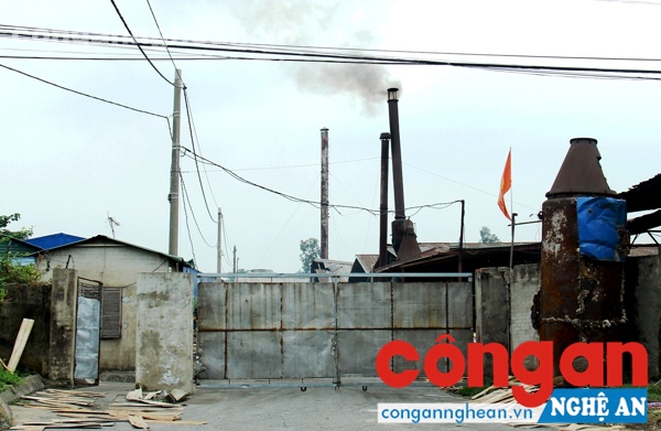 Nhiều KCN, cụm công nghiệp không tuân thủ việc xả thải ra môi trường (Trong ảnh: Cụm công nghiệp Đông Vĩnh)