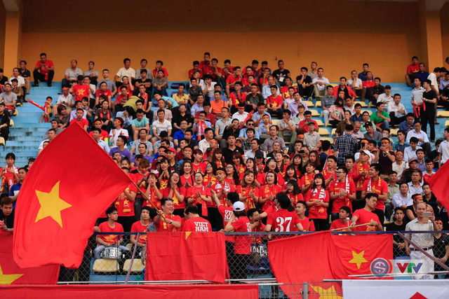 Đã khá lâu rồi SVĐ Hàng Đẫy mới ngập tràn sắc đỏ khi ĐTVN thi đấu giao hữu với Đài Bắc Trung Hoa tại sân bóng này