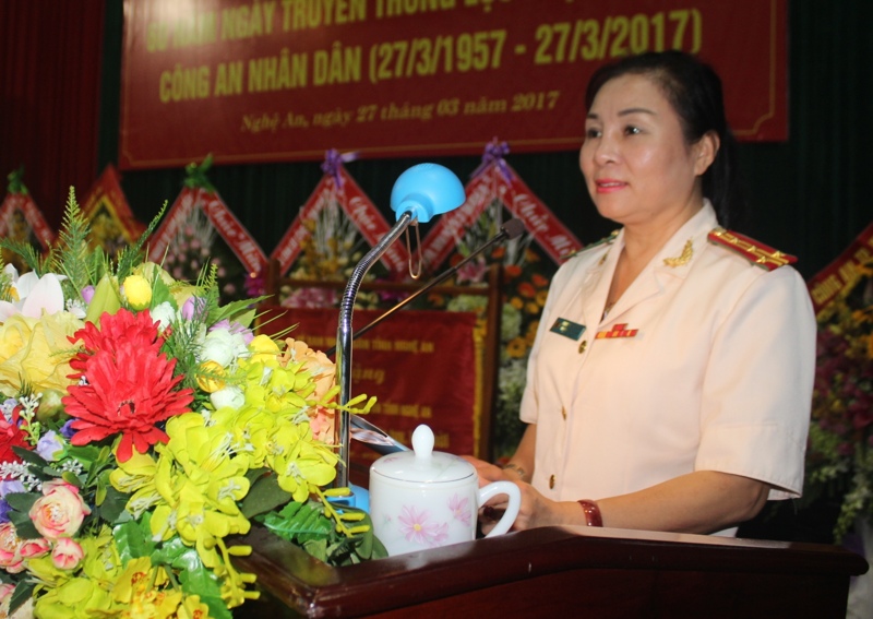 Đồng chí Đại tá Phan Thị Phương Hoa, Trưởng phòng Hồ sơ đọc diễn văn kỷ niệm 60 năm Ngày thành lập lực lượng Hồ sơ