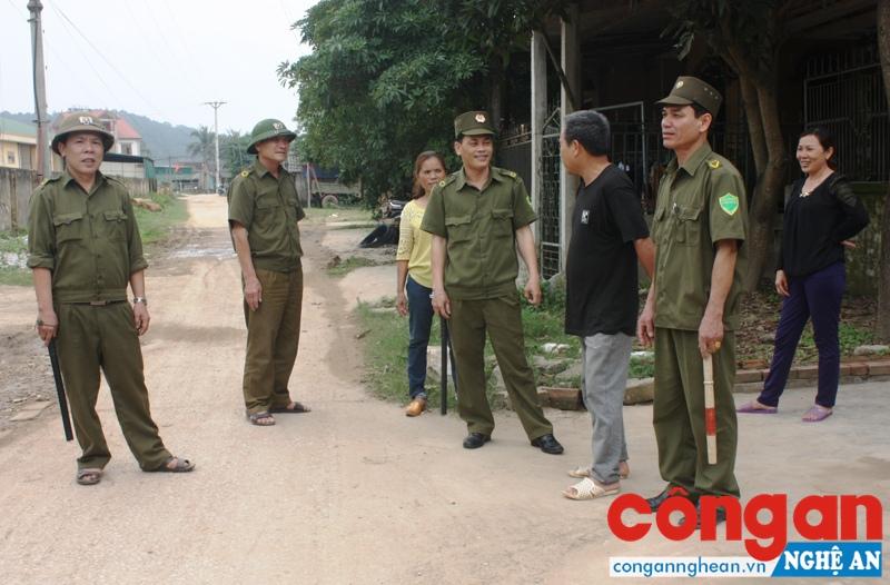 Ban Công an xã Nghi Quang tiến hành tuần tra nhân dân, nắm bắt tình hình ANTT tại thôn, xóm