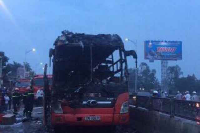 Cháy xe giường nằm tại Nghi Lộc