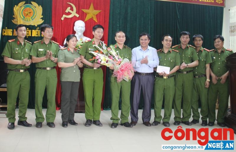 UBND huyện Diễn Châu trao thưởng “nóng” cho Ban chuyên án 317M