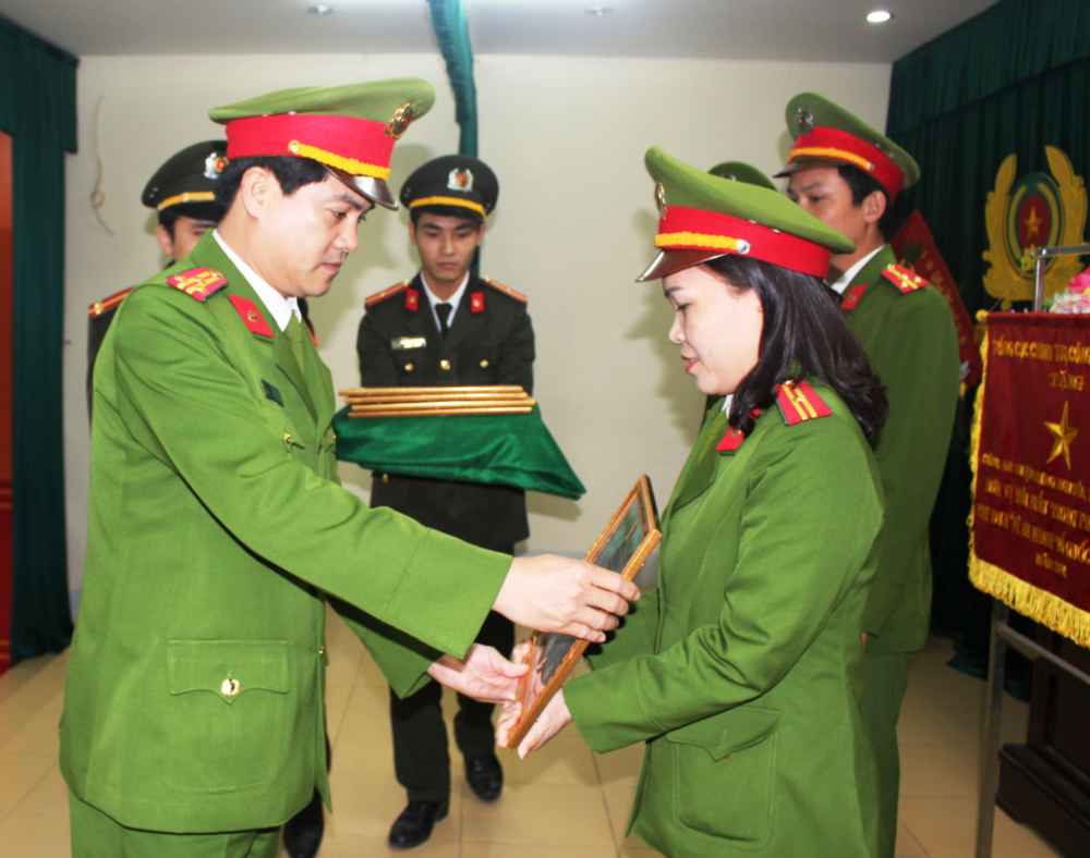 Nhiều cá nhân, tập thể Công an huyện Hưng Nguyên được khen thưởng vì triển khai hiệu quả phong trào toàn dân bảo vệ ANTQ tại cơ sở