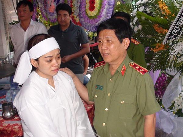 Thứ trưởng Nguyễn Văn Sơn chia buồn sâu sắc với người thân của Thiếu tá Lê Quang Minh