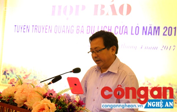 Ông Trần Duy Ngoãn,Chủ tịch Hội Nhà báo Việt Nam tỉnh Nghệ An công bố thể lệ cuộc thi báo chí viết về du lịch Cửa Lò năm2017.