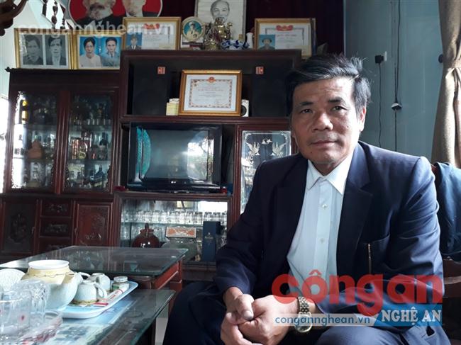 Thầy giáo dạy lái Nguyễn Đức Mẫn tại nhà riêng