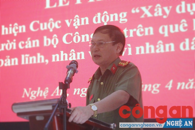 Đồng chí Đại tá Nguyễn Đình Dung, Phó giám đốc Công an tỉnh phát biểu