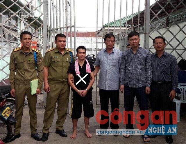 Đối tượng Hà Văn Lai (X) bị bắt giữ khi đang lẩn trốn ở nước Lào 