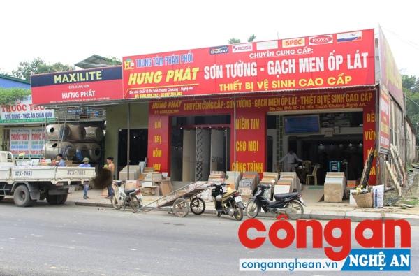 Cửa hàng vật liệu xây dựng Hưng Phát tại khối 12, thị trấn Dùng, huyện Thanh Chương (nơi anh Lê Nam Hiếu đang làm việc)
