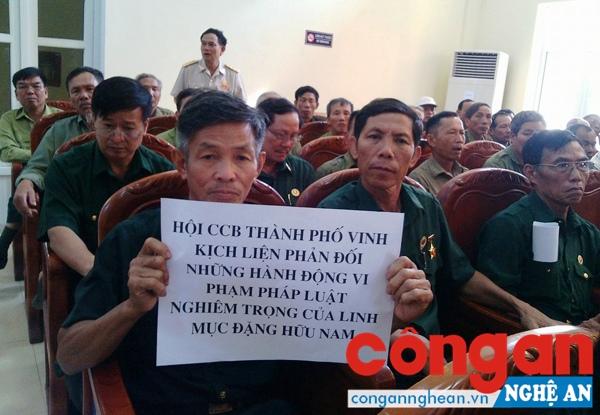 Hơn 200 cựu chiến binh TP Vinh có mặt phản đối những luận điệu sai trái của Linh mục Đặng Hữu Nam