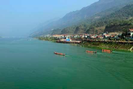 Bên dòng sông Đà. Ảnh: Cổng TTĐT tỉnh Điện Biên