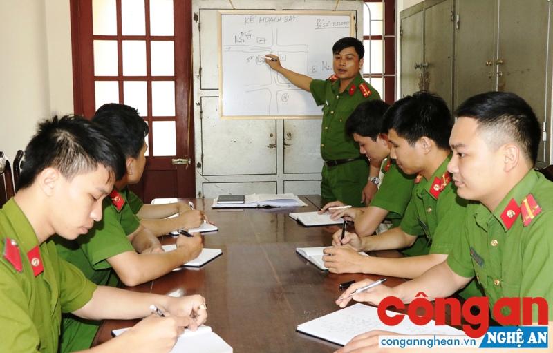 Đại úy Phan Quốc Hội triển khai kế hoạch đấu tranh chống tội phạm tới CBCS trong Đội