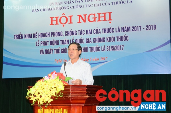 Đồng chí Lê Minh Thông - Trưởng ban chỉ đạo phòng, chống tác hại của thuốc lá tỉnh phát biểu tại hội nghị