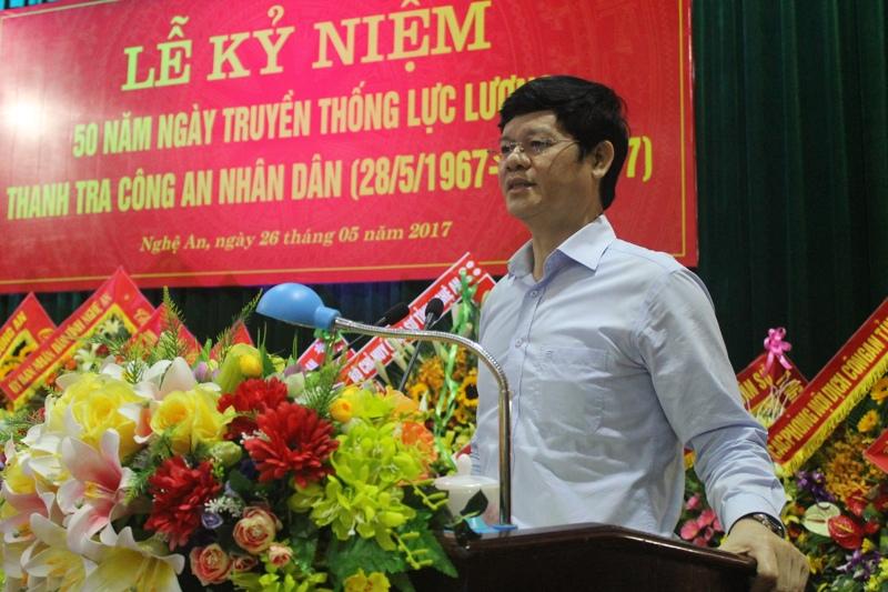Đồng chí Lê Xuân Đại, Ủy viên BTV Tỉnh ủy, Phó Chủ tịch Thường trực UBND tỉnh biểu dương những thành tích của lực lượng Thanh tra Công an nhân dân.