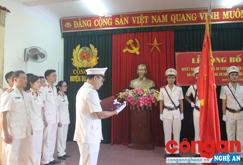 CBCS Đồn Công an Bãi Ngang làm lễ tuyên thệ tại lễ công bố quyết định.
