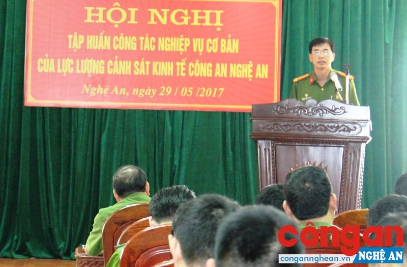 Đồng chí Thượng tá Đặng Văn Hoạt, Phó trưởng Phòng Cảnh sát kinh tế phát biểu tại Hội nghị.