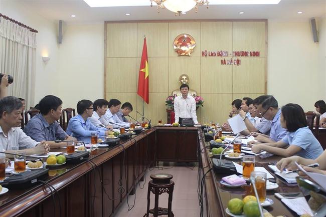 Thứ trưởng Bộ LĐTBXH Nguyễn Trọng Đàm chủ trì cuộc họp