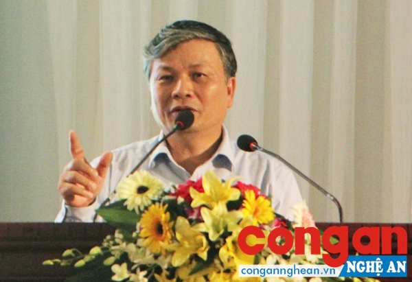 Đồng chí Nguyễn Trọng Thừa, Thứ trưởng Bộ nội vụ phát biểu tại Hội nghị