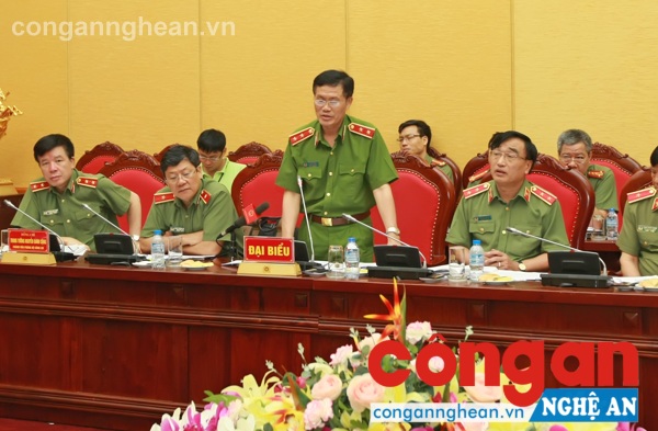Trung tướng Đỗ Kim Tuyến- Phó Tổng cục trưởng Tổng cục Cảnh sát trả lời những câu hỏi liên quan