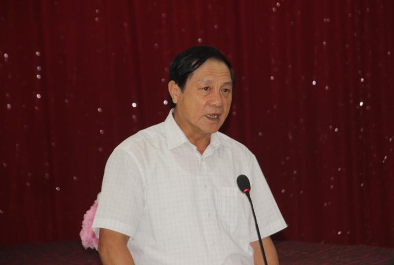 Đồng chí Lê Minh Thông, Ủy viên BTV Tỉnh ủy, Phó Chủ tịch UBND tỉnh trao đổi một số giải pháp 6 tháng cuối năm