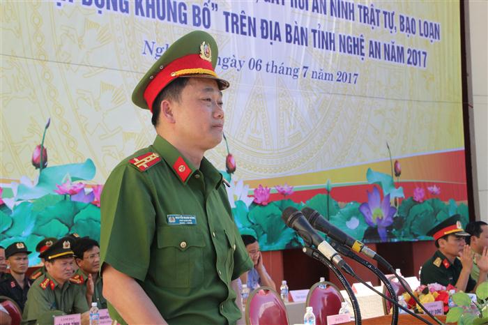 Đồng chí Đại tá Nguyễn Mạnh Hùng, Phó Giám đốc Công an tỉnh phát biểu tại buổi lễ