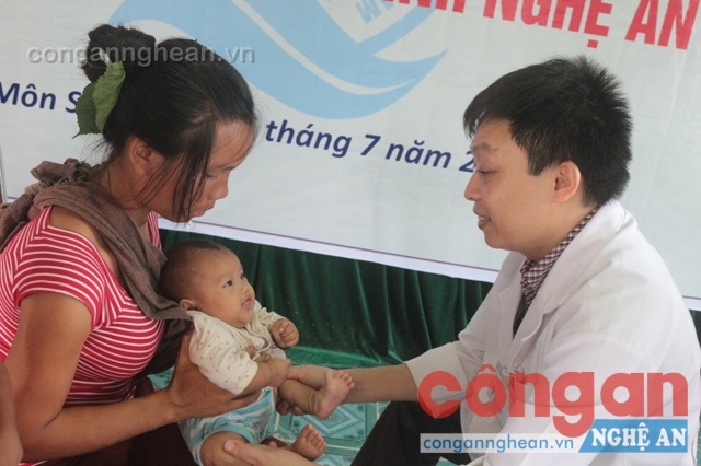 Hồ sơ khám bệnh của các trẻ em Đan Lai được Bệnh viện Quốc tế Vinh quản lý, theo dõi