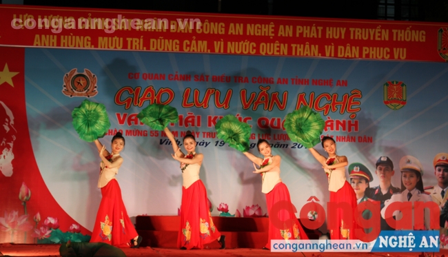 Tiết mục múa của Hội phụ nữ xã Nghi Phú