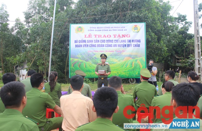 Đồng chí Đại úy Nguyễn Trọng Công, Chủ tịch Công đoàn Công an Nghệ an phát biểu tại buổi lễ