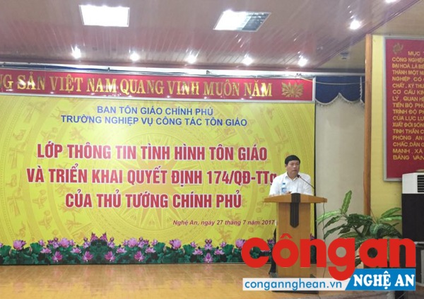 Tiến sĩ Bùi Thanh Hà- Phó Trưởng ban Thường trực Ban Tôn giáo Chính phủ phát biểu tại buổi khai mạc lớp học