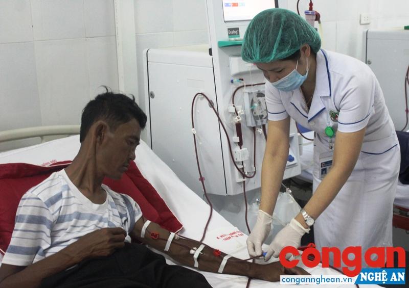 Nhờ tham gia BHYT, ông Nguyễn Văn Thương đã giảm bớt được gánh nặng chi phí trong quá trình điều trị