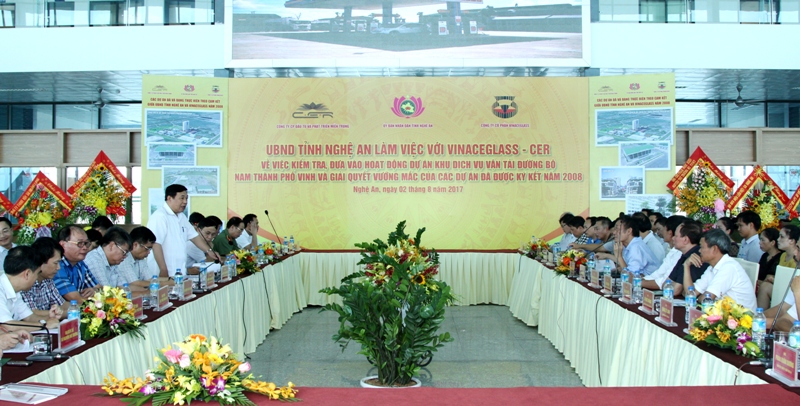 Tại buổi làm việc giữa UBND tỉnh Nghệ An với Chủ đầu tư Bến xe miền Trung.