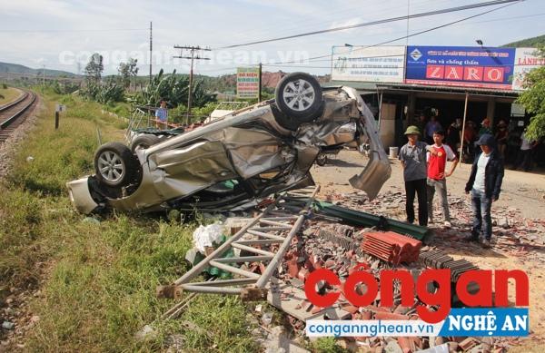 Hiện trường vụ tai nạn giao thông xảy ra trên điểm giao cắt đường ngang dân sinh với đường sắt tại Km299+623 thuộc xóm 4, xã Nghi Yên, huyện Nghi Lộc