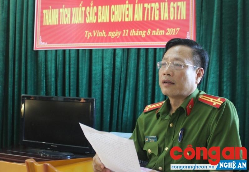 Đồng chí Thượng tá Trần Phúc Thịnh, Trưởng Phòng Cảnh sát Môi trường báo cáo kết quả đấu tranh phá 2 chuyên án