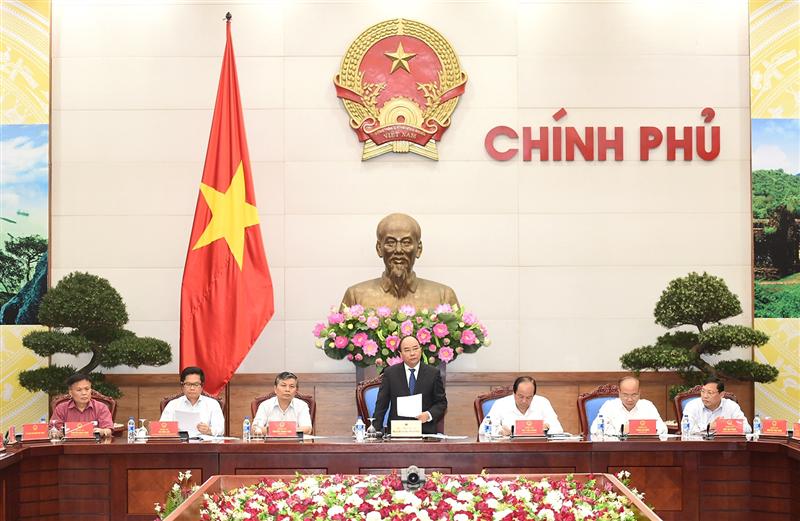 Thủ tướng Nguyễn Xuân Phúc chủ trì buổi làm việc với Hội đồng tư vấn cải cách thủ tục hành chính và Cục Kiểm soát thủ tục hành chính - Ảnh: VGP/Quang Hiếu