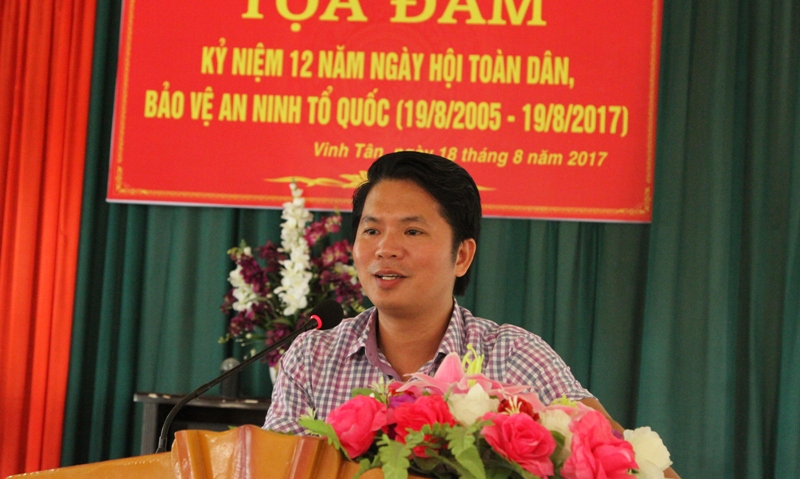 Ông Nguyễn Hoàng Mạnh, Chủ tịch UBND phường Vinh Tân phát biểu tại buổi tọa đàm.