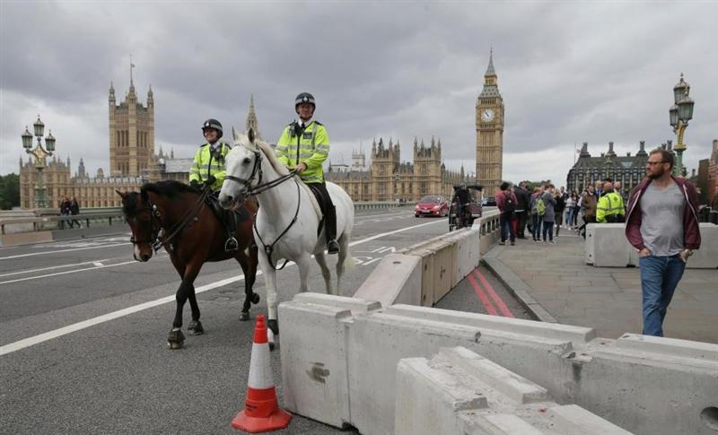 Nhiều khối bê tông được sử dụng để ngăn ngừa các vụ đâm xe khủng bố ở London.