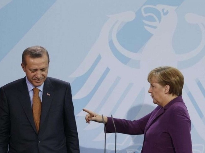 Tổng thống Thổ Nhĩ Kỳ Erdogan và Thủ tướng Đức Merkel trong một cuộc gặp mặt. Ảnh: ITN