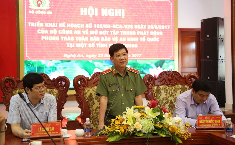 Đồng chí Trung tướng Nguyễn Văn Sơn, Thứ trưởng Bộ Công an phát biểu chỉ đạo và kết luận Hội nghị.