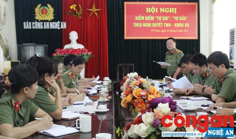 Đại tá Nguyễn Đình Trần, Bí thư Chi bộ, Tổng biên tập Báo Công an Nghệ An kiểm điểm tại hội nghị