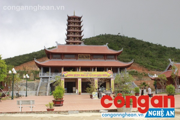 Chùa Đại Tuệ trên núi Đại Huệ, thuộc xã Nam Anh, huyện Nam Đàn là điểm du lịch văn hóa tâm linh lớn ở Nghệ An