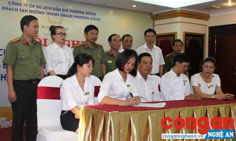 Các tổ đội Khách sạn Mường Thanh Grand Phương Đông ký giao ước thi đua thực hiện cuộc vận động