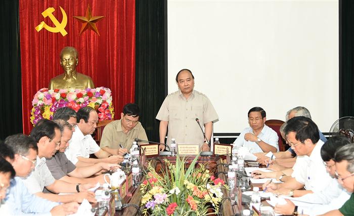 Thủ tướng làm việc với lãnh đạo tỉnh Hà Tĩnh. - Ảnh: VGP/Quang Hiếu