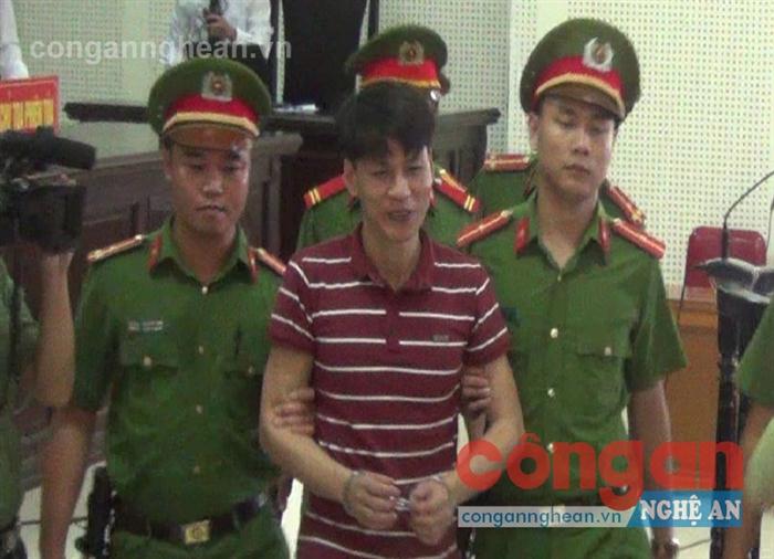 Dẫn giải bị cáo Nguyễn Văn Oai
