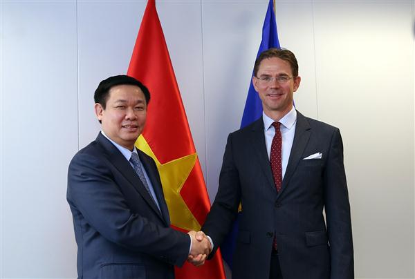 Phó Thủ tướng Chính phủ Vương Đình Huệ và Phó Chủ tịch Ủy ban châu Âu Jyrki Kaitanen