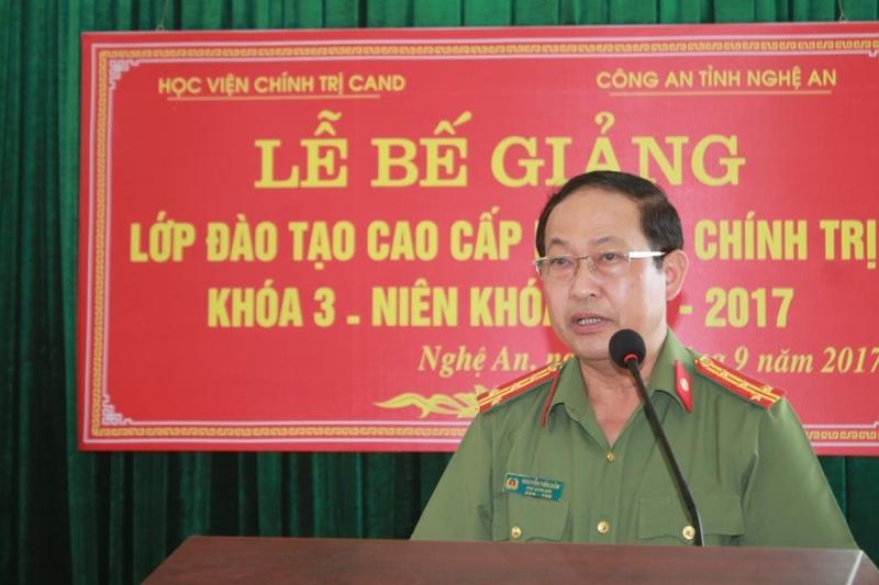 Đồng chí Đại tá Nguyễn Tiến Dần, Phó Giám đốc Công an tỉnh Nghệ An phát biểu tại buổi lễ