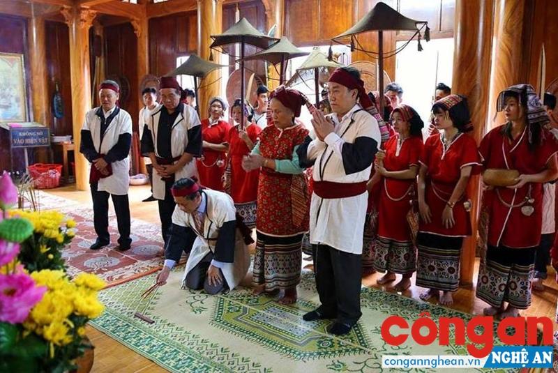 Lễ hội đền Chín Gian của đồng bào dân tộc Thái ở huyện Quế Phong