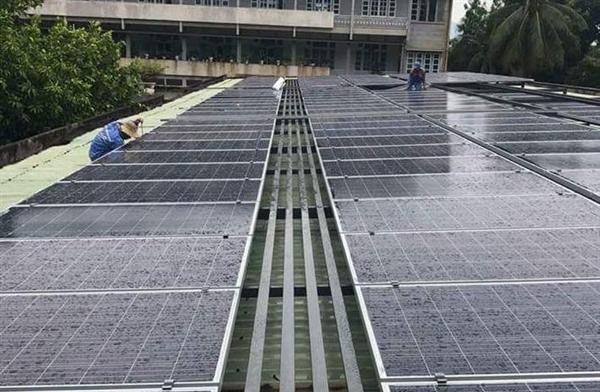 Đại học Bách khoa Đà Nẵng chính thức đưa vào sử dụng hệ thống điện mặt trời với tổng công suất 49,6 kWp. Ảnh: VGP
