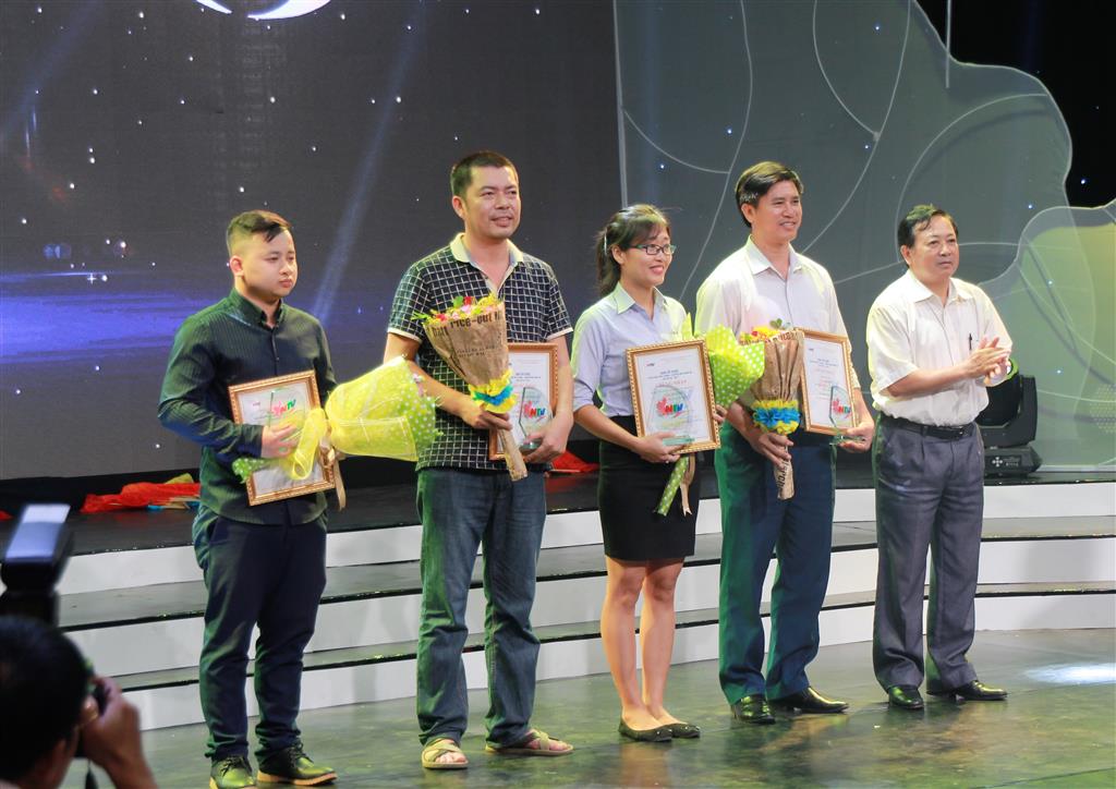 Các tác giả đoạt giải Khoảnh khắc NTV