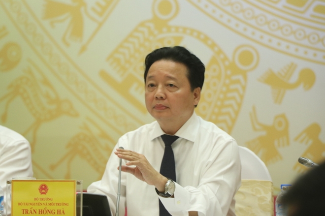 Bộ trưởng Bộ TN-MT Trần Hồng Hà thông tin tại cuộc họp báo