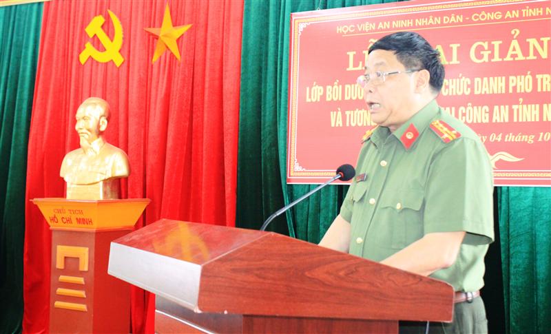 Đồng chí Đại tá PGS.TS Lê Văn Thắng – Phó Giám đốc Học viện phát biểu tại lễ khai giảng
